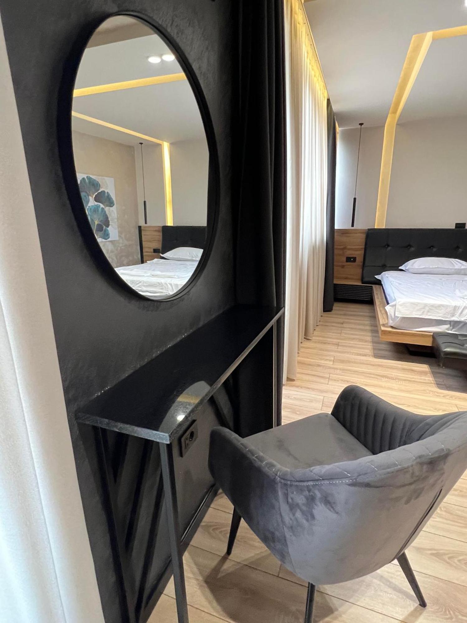 Zet Apartments - Bedroom & Bathroom Pristina Exterior photo