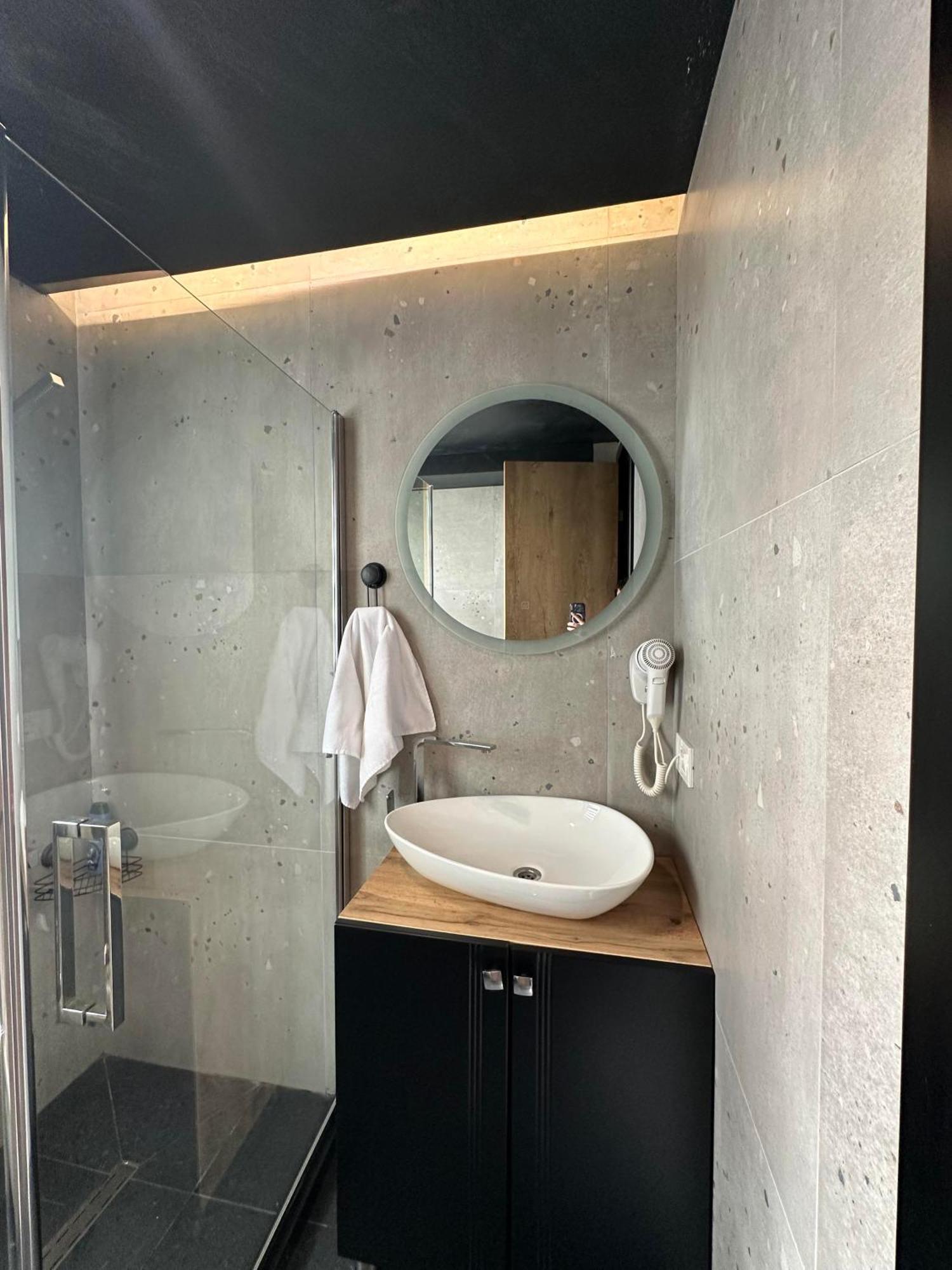Zet Apartments - Bedroom & Bathroom Pristina Exterior photo